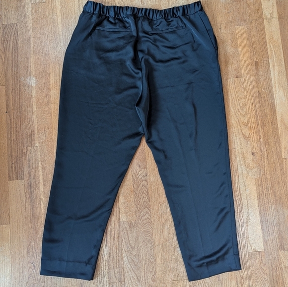 🖤Banana Republic Satin Slim Pants – Office Luxe Meets Pajama Energy 🥂🖤 - Picture 9 of 9